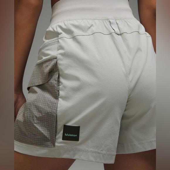 Lululemon Multi-Pocket Cargo High-Rise Hiking Short 5" size 4 - Picture 6 of 15